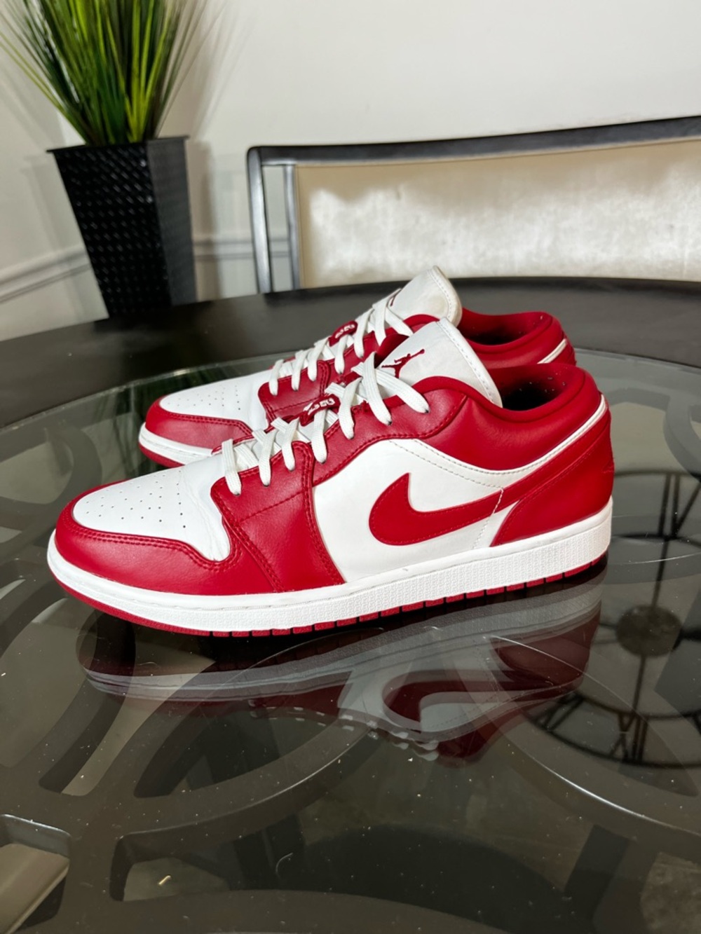 Nike Air Jordan 1 Low
Summit White / Gym Red Sz
11.5